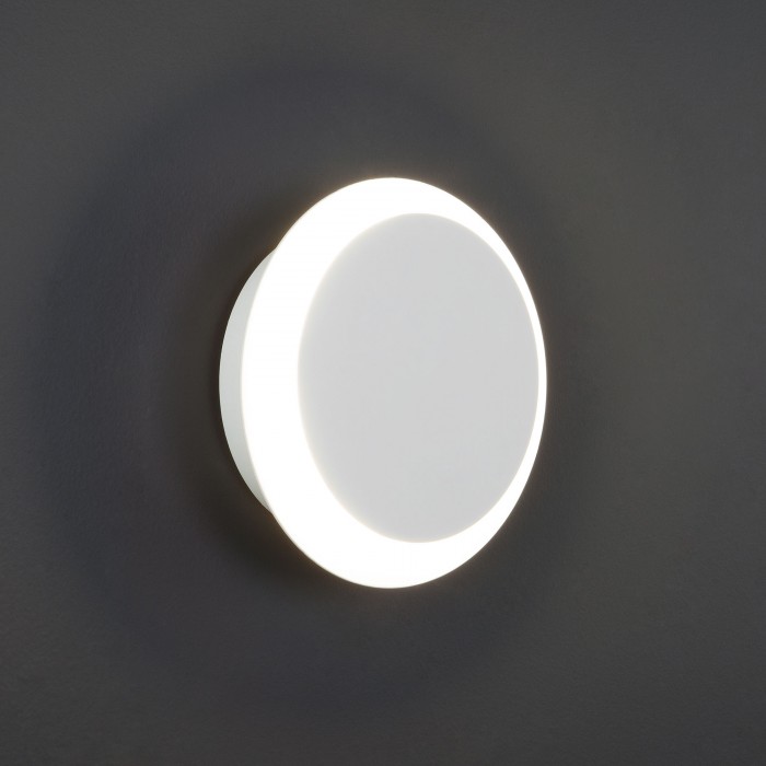 2Настенный светодиодный светильник 40135/1 белый Евросвет